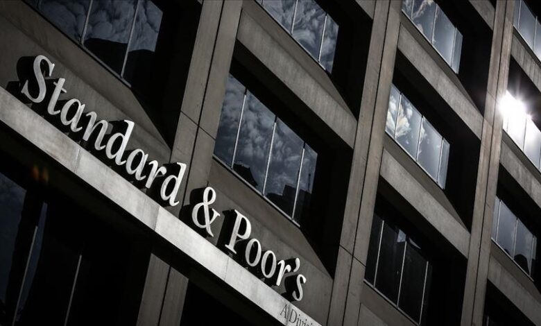 S&P, Türkiye’nin kredi notunu arttırdı