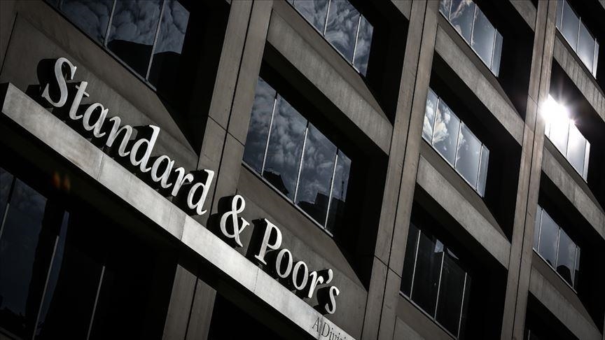 S&P, Türkiye’nin kredi notunu arttırdı