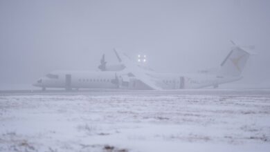 Nova Scotia'daki Halifax Havalimanı'na iniş yapan Air Canada Express uçağında iniş takımı sorunu yaşandı.