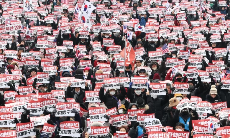 Seul'de, Güney Kore Devlet Başkanı Yoon Suk Yeol'un destekçileri ve karşıtları gösteriler düzenledi.