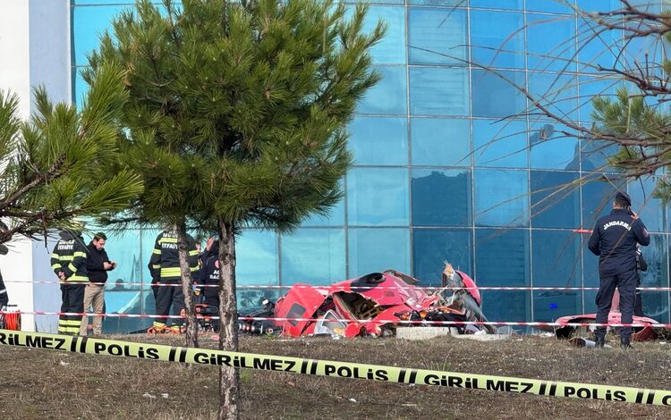 Muğla Eğitim ve Araştırma Hastanesi'ne çarpan ambulans helikopterde 2 pilot, 1 hekim ve 1 sağlık personeli yaşamını yitirdi.