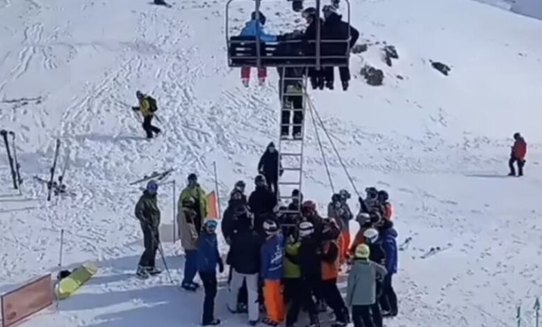 İspanya'nın Pyrenees bölgesinde yer alan Astún Kayak Merkezi’nde teleferik sisteminde meydana gelen arıza, büyük bir kazaya yol açtı.