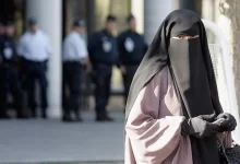 İsviçre'de 'Burka Yasağı' yürürlüğe girdi. Kamuya açık alanlarda yüzü tamamen kapatan giysiler yasaklandı.