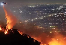 Los Angeles'ta Santa Ana rüzgarları nedeniyle yangınlar kontrolden çıkıyor. 24 kişi hayatını kaybetti, 12 bin yapı zarar gördü.