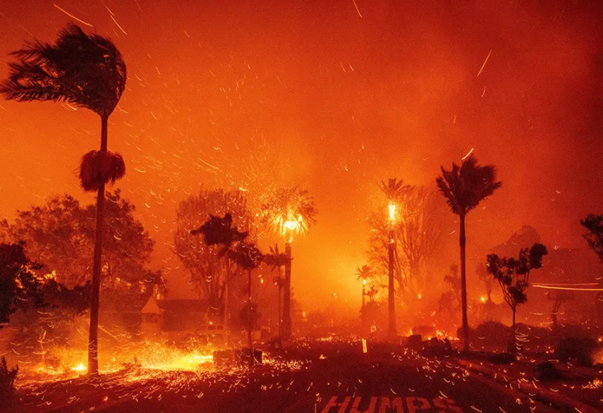 Los Angeles'ta yangınlarla mücadele sürüyor