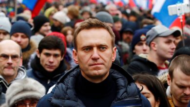 Rusya, Navalny'nin avukatlarına hapis cezası verdi