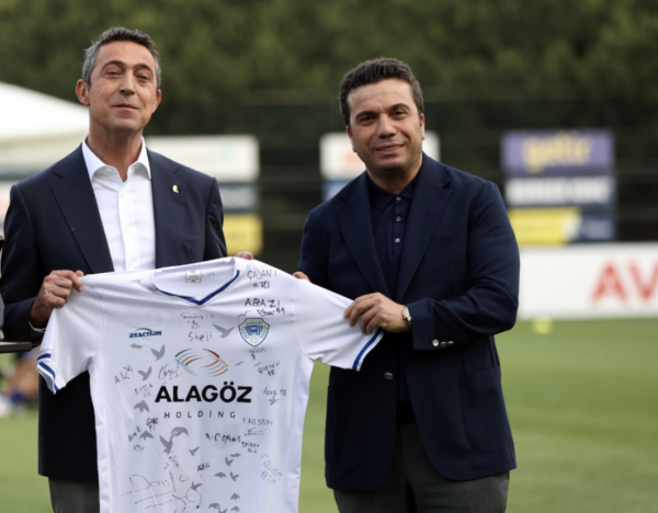 Fenerbahçe ile Shkupi arasında oynanan karşılaşmayı Fenerbahçe Kulübü Başkanı Ali Koç ve Olgun Peker' de takip ettiler.