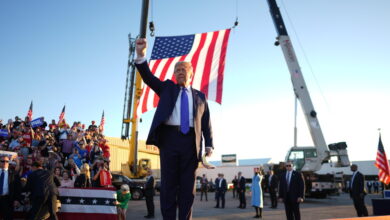 ABD Başkanı Donald Trump; Kanada, Meksika ve Çin’e yönelik gümrük tarifelerini hayata geçirirken, Asya borsalarında sert düşüşler yaşandı.