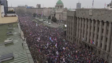 Sırbistan’da dört aydır devam eden öğrenci protestoları, Belgrad’da büyük bir gösteriye dönüştü.