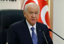 Devlet Bahçeli, "Terörsüz Türkiye" hedefi kapsamında, PKK ve bağlantılı tüm terör gruplarının derhal silah bırakması gerektiğini söyledi.